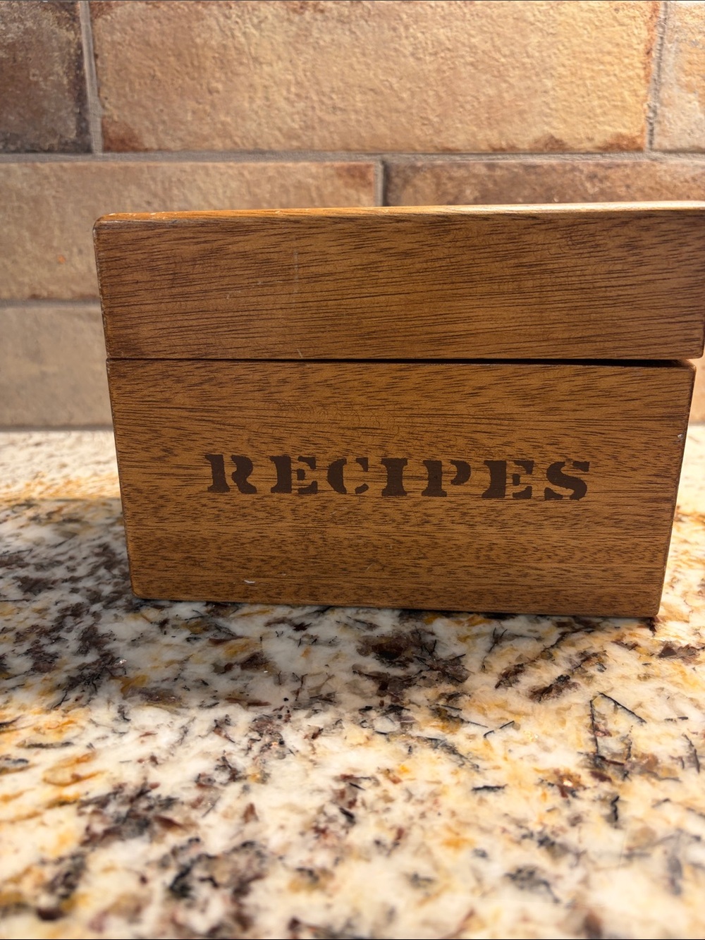 VINTAGE Wooden Recipe Box with 'RECIPES' Stencil - Brown